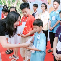 ACDC trao 17 suất học bổng cho trẻ em có hoàn cảnh đặc biệt tại thành phố Huế
